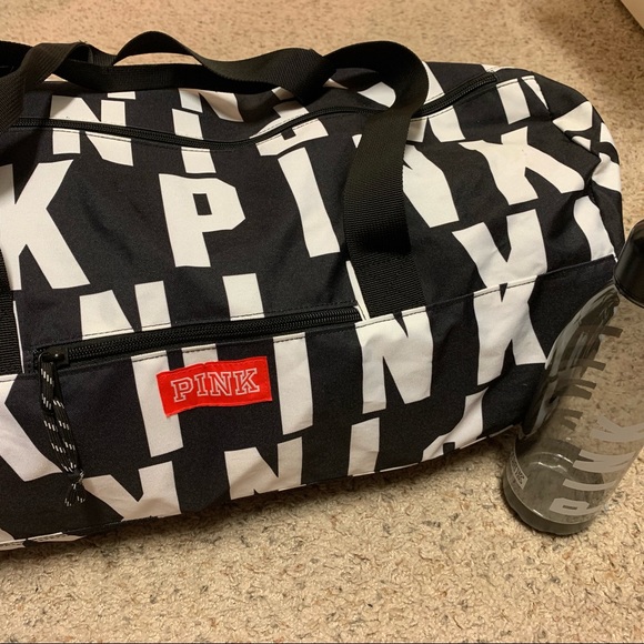 🚫SOLD🚫 Pink! Duffle Bag - Picture 3 of 8